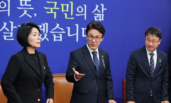 최고위 자리하는 김민석 대표