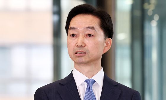 취재진 앞에 선 김지용 중수청장