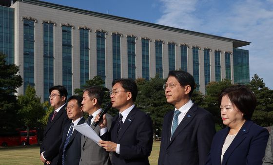 모두발언하는 신장식 조국혁신당 대표