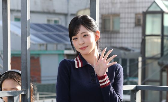 프로미스나인 이채영, 성수동 뜬 햇살