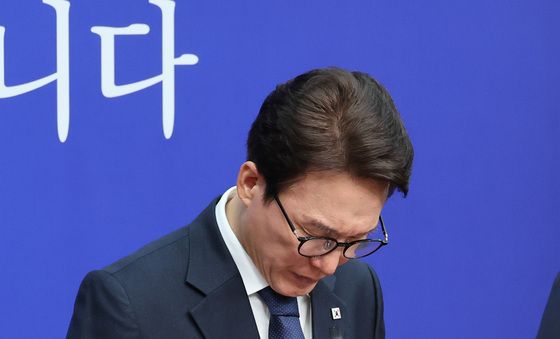 고 김진석 소방위 추모하는 김민석 대표