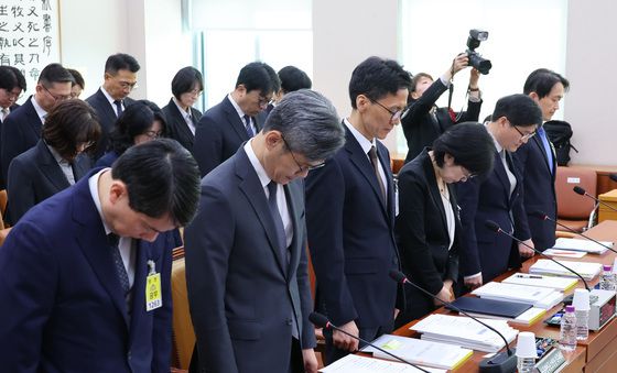 [국감] 고 김진석 소방위 추모하는 국정감사 증인들