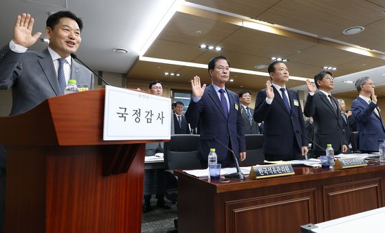 [국감] 선서하는 홍의락 한국가스공사 사장