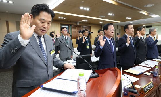 [국감] 선서하는 홍의락 한국가스공사 사장