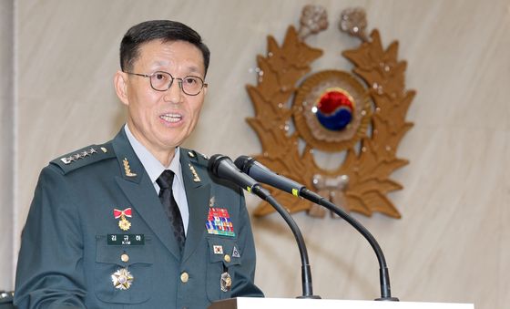 업무보고하는 김규하 육군 참모총장