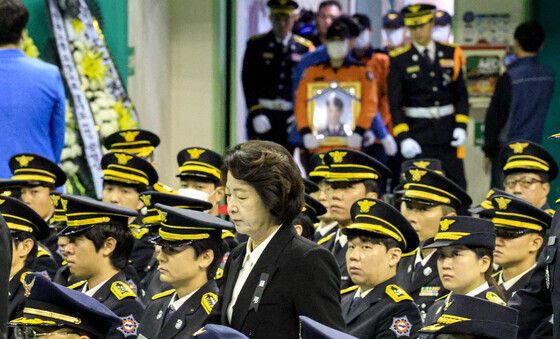 추미애 경기도지사, 고 김진석 소방위 영결식 참석