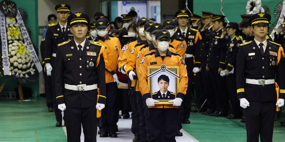 순직 김진석 소방위 발인 엄수