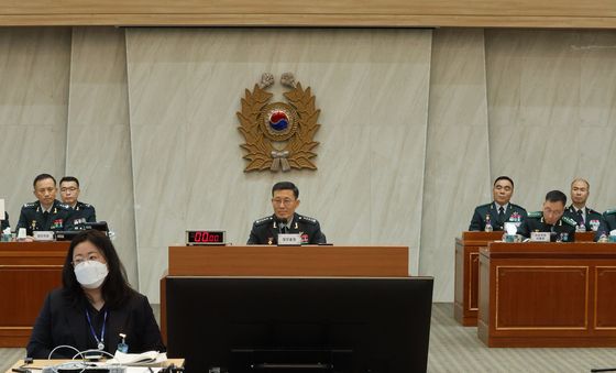 [국감] 사관학교 통폐합 질의 받는 참모총장