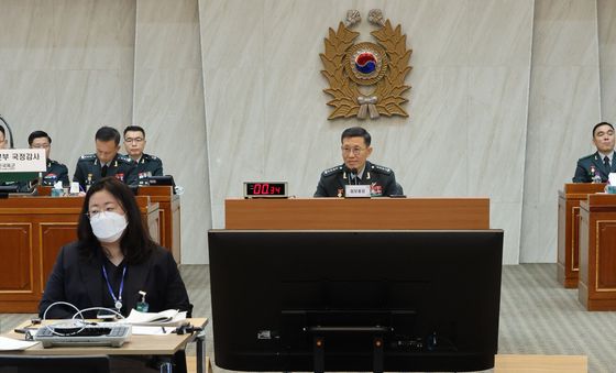 [국감] 질의에 답변하는 육군 참모총장