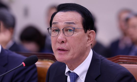 [국감] 답하는 노동진 수협중앙회장
