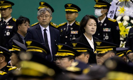 추미애 경기도지사, 고 김진석 소방위 영결식 참석