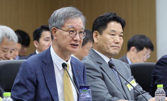[국감 ]질의 받는 손주석·홍의락 사장