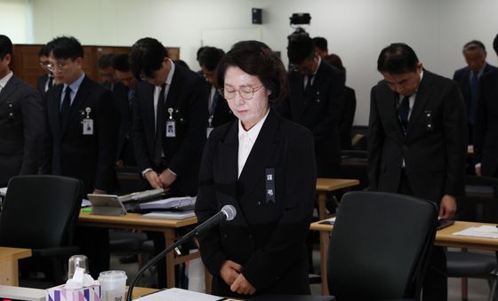 [국감] 추모 묵념하는 추미애 경기지사