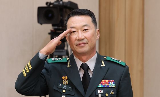 [국감] 거수경례하는 김관수 육군동원전력사령관