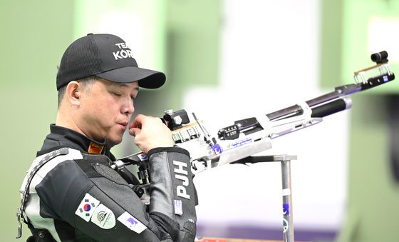 격발 준비하는 박진호