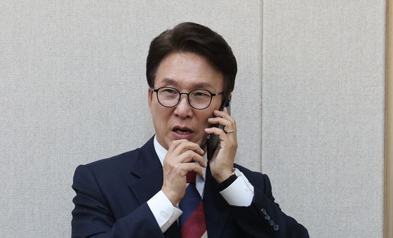 [국감] 통화하는 김민석 의원