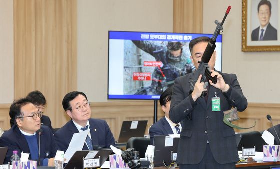 [국감] 탄창 교환 불편 발생한 K2 소총 탄환 이탈방지 주머니