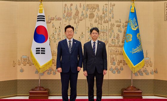 이재명 대통령, 홍지선 국토교통부 장관에게 임명장 수여