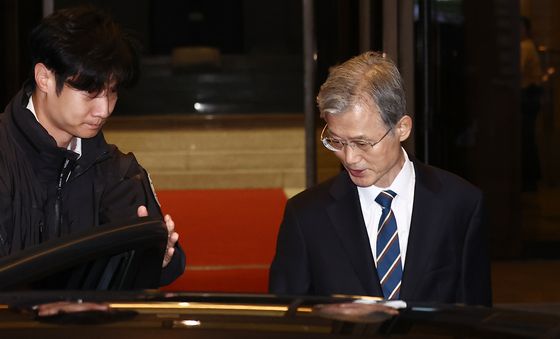 차량 오르는 조희대 대법원장