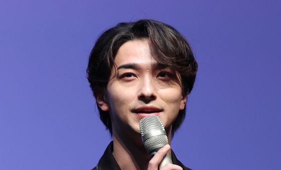 '그대, 별처럼 '무대 인사하는 요코하마 류세이