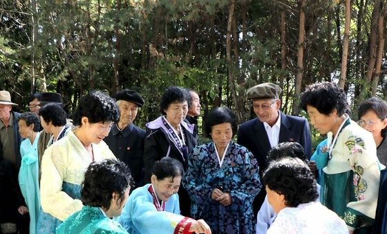 北 국제노인의 날 맞아 '만복을 누리는 기쁨'