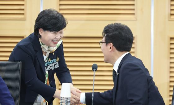 인사하는 김민석 대표·서영교 위원장