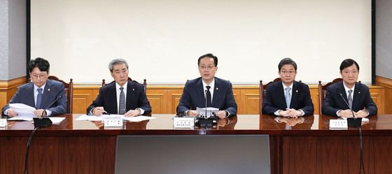 한자리에 모인 경제 수장들… 시장 상황 점검