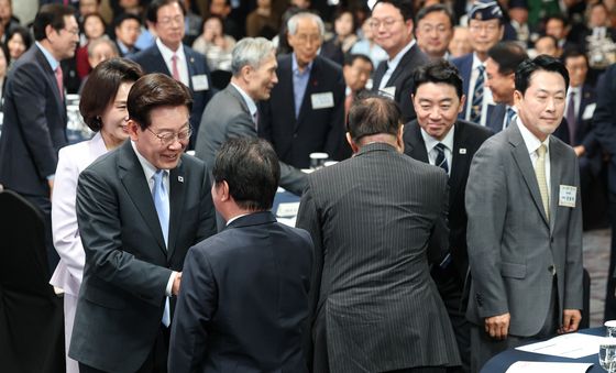 노인의 날 기념식 참석하는 이재명 대통령
