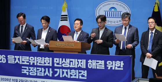 기자회견하는 민병덕 민주당 을지로위원장
