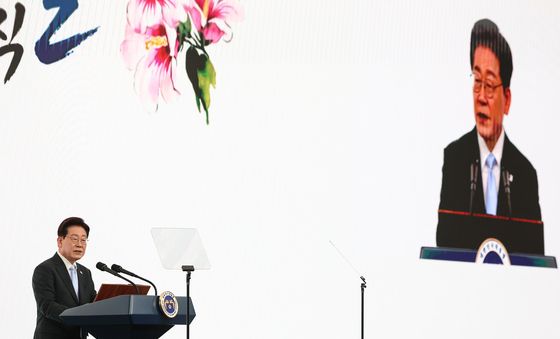 노인의 날 기념식 축사하는 이재명 대통령