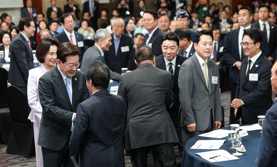 노인의 날 기념식 참석하는 이재명 대통령