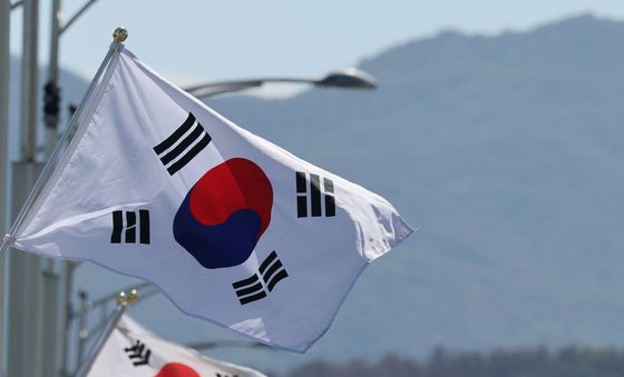 바람에 펄럭이는 태극기