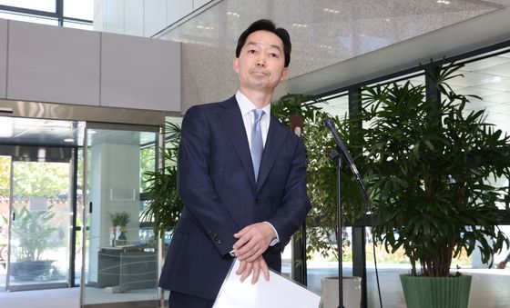 질문 듣는 김지용 중수청장 후보자