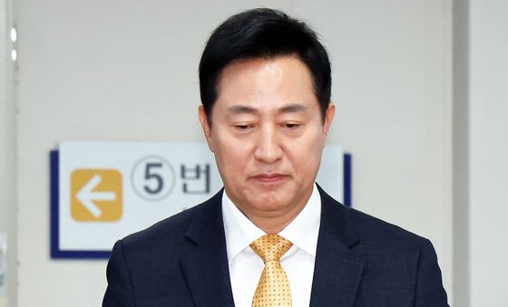 법정 출석하는 오세훈 시장