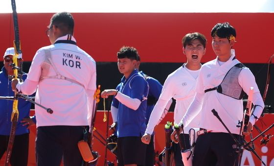 결승행에 포효하는 김제덕