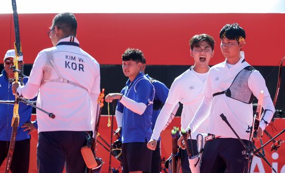 '결승행' 포효하는 남자 양궁 리커브