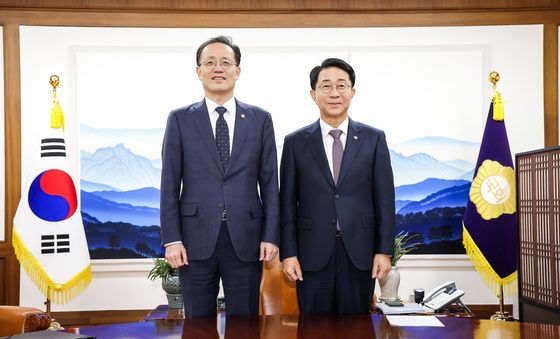 조정식 국회의장, 이형일 부총리 겸 재정경제부 장관 접견