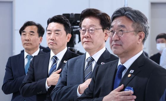 국민의례 하는 이재명 대통령