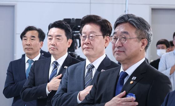 국민의례 하는 이재명 대통령