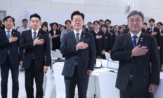 국민의례 하는 이재명 대통령