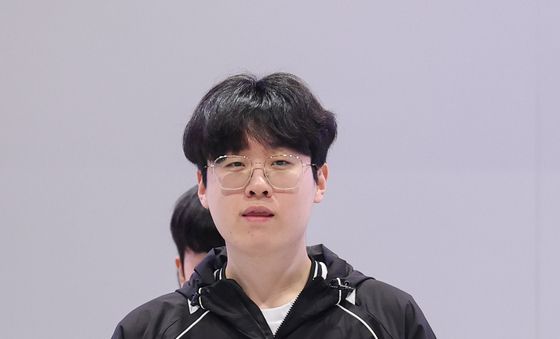 입장하는 '제우스' 최우제