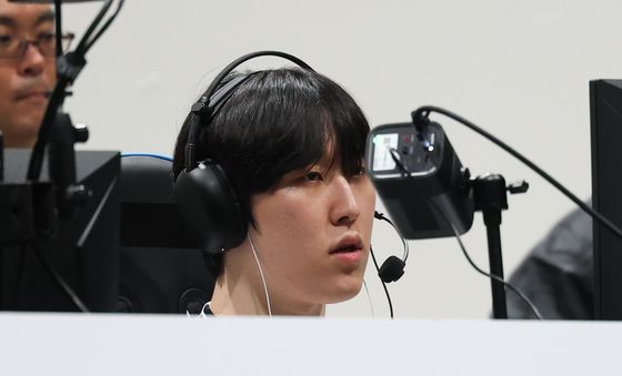 결승전 펼치는 '제카' 김건우