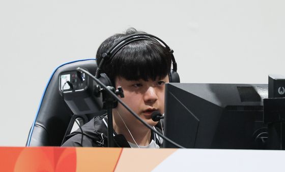 결승전 펼치는 '캐년' 김건부