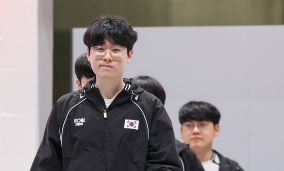 입장하는 '제우스' 최우제