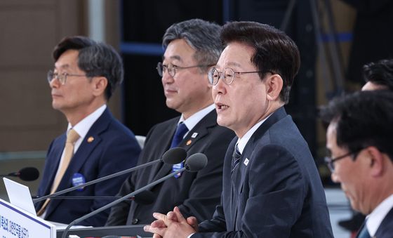 민원 혁신 사례보고회 참석한 이재명 대통령