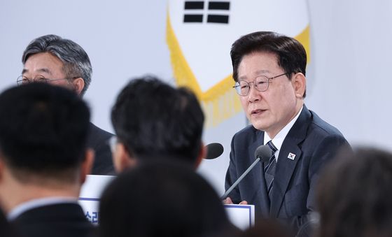 민원 혁신 사례보고회 참석한 이재명 대통령