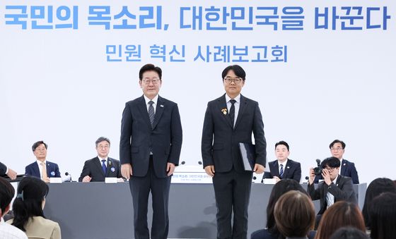 이재명 대통령, 민원해결·제도혁신 우수공무원 포상