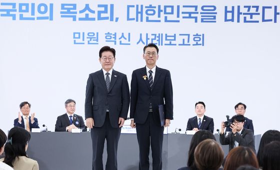 이재명 대통령, 민원해결·제도혁신 우수공무원 포상