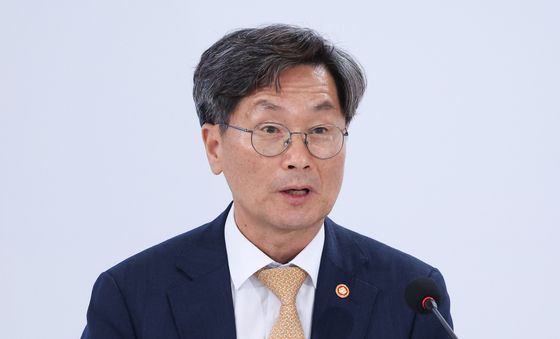 민원 해결 노력·사례 보고하는 정일연 위원장