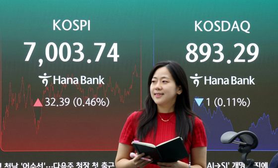 코스피, 7000선 돌파 마감